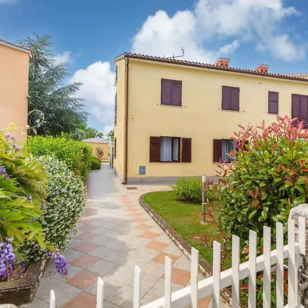 Aristela Apartment